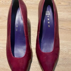Truro vintage ladies heels. size 10. Made in Brazil.  Colour is burgundy!